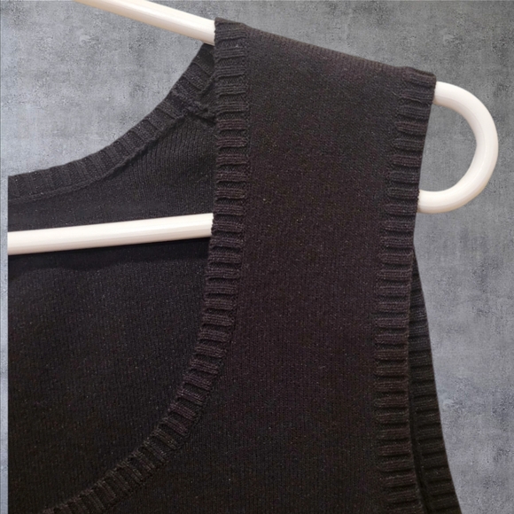 LOFT - V-Neck Knit Shell - Picture 4 of 8